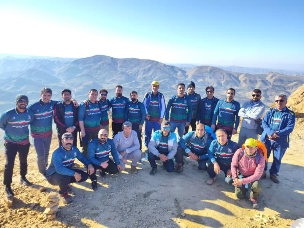 صعود گروه کوهنوردی کشت و صنعت دعبل خزاعی به قله زرکی