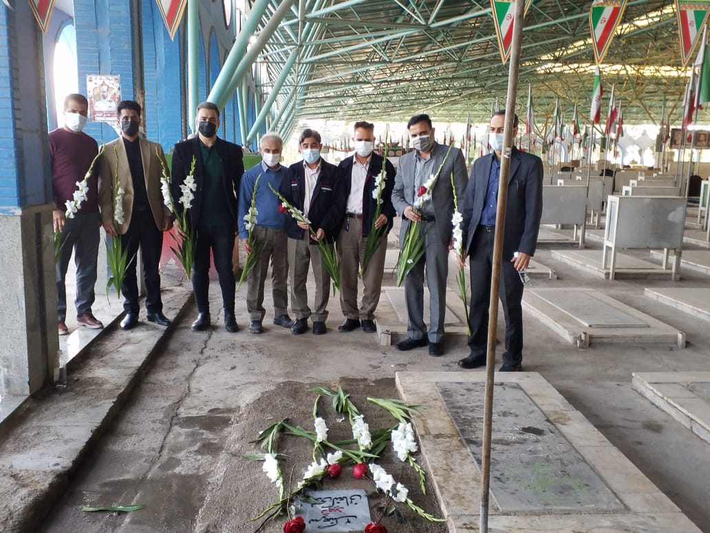 غبارروبی و عطرافشانی مزار شهدا به‌مناسبت ایام‌الله دهه فجر انقلاب اسلامی