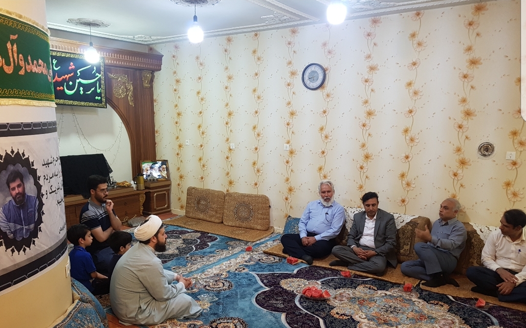 تکریم خانواده معظم شهداء به منزله ادامه دادن راه و مسیر آنها است