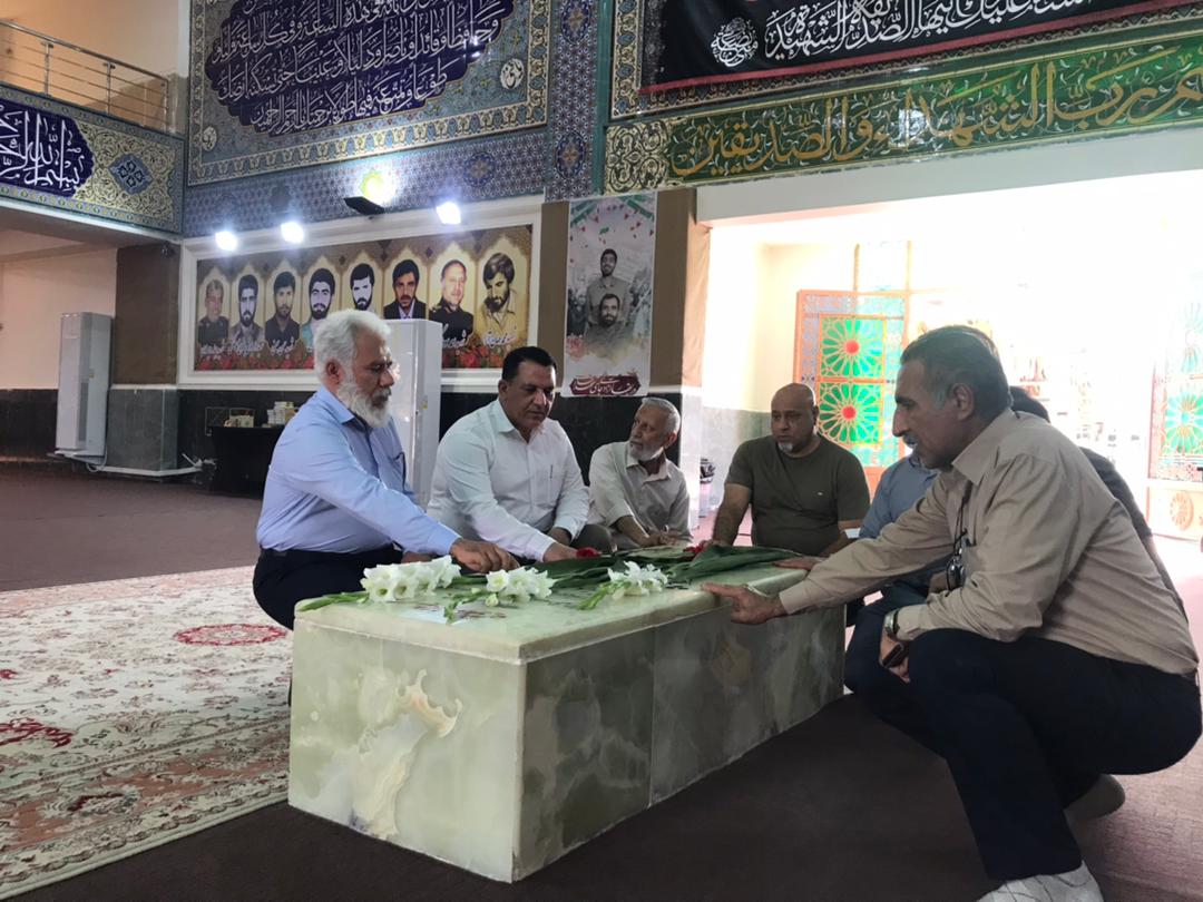 مزار شهدای دوران دفاع مقدس به مناسبت سوم خرداد عطر افشانی و گلباران شد