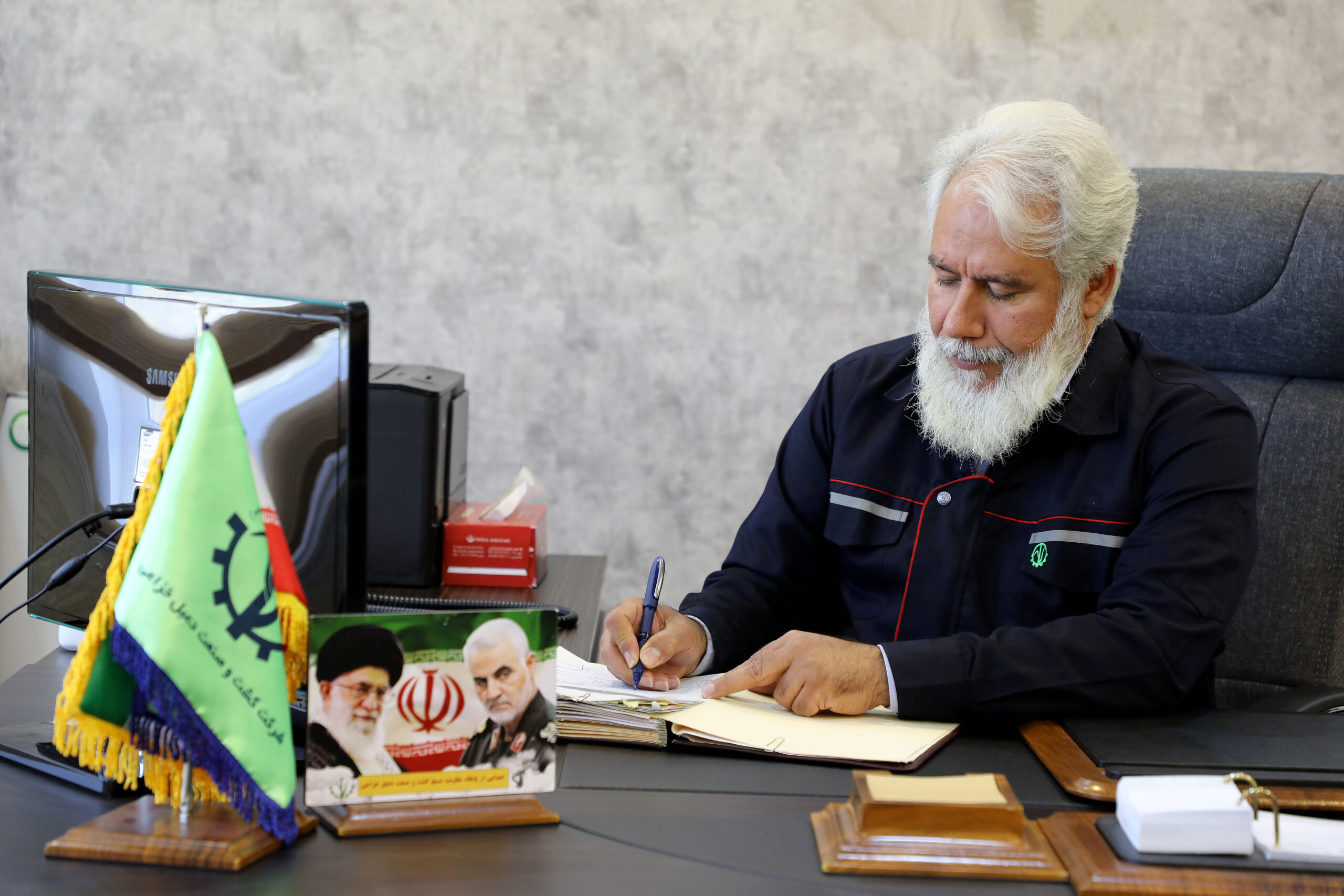 هفته دولت فرصت مغتنمی است برای ارج نهادن به خدمات دولتمردان وظیفه شناس و خدمتگزار