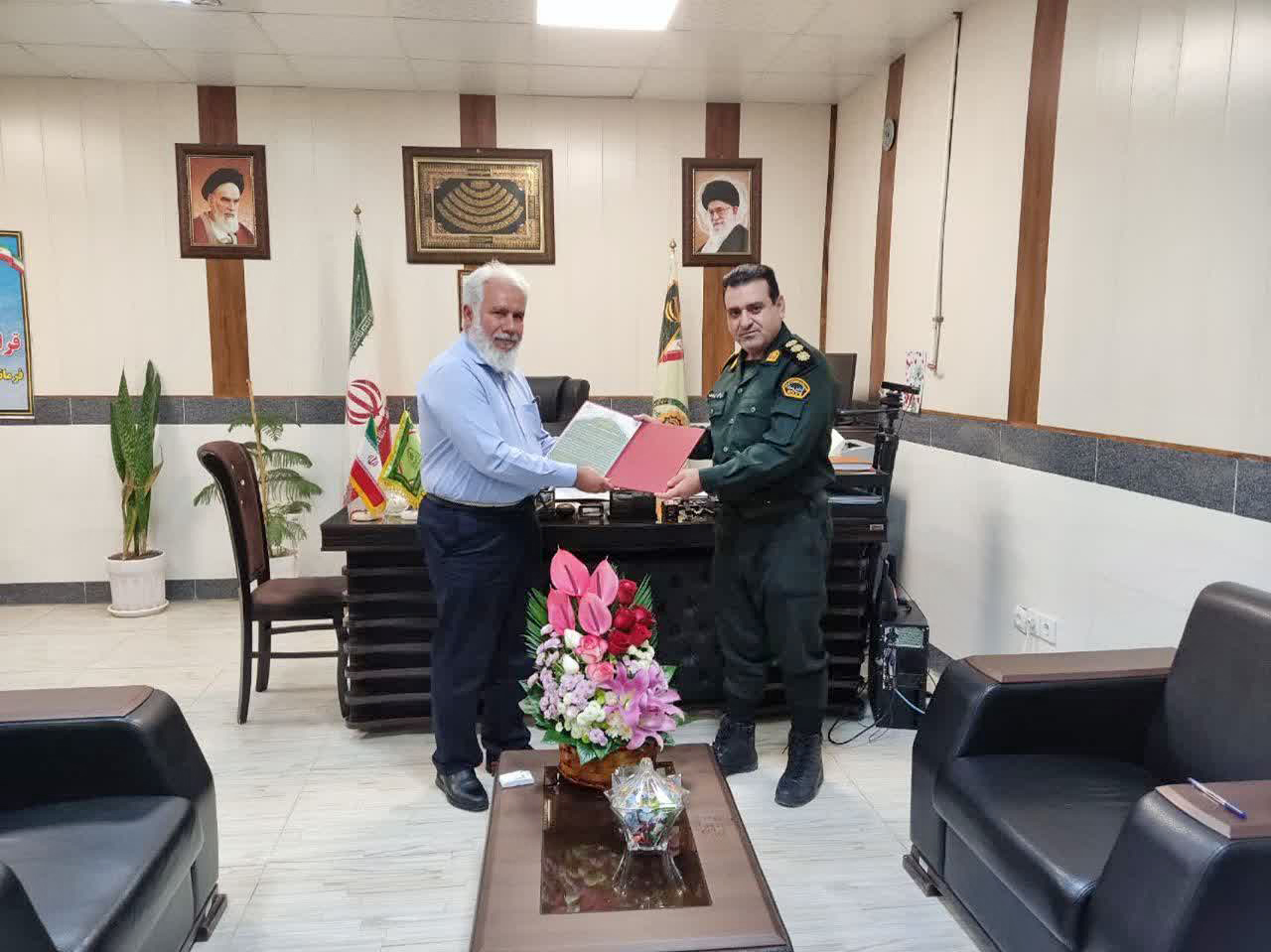 دیدار مدیر عامل کشت و صنعت دعبل خزاعی با فرمانده انتظامی شهرستان کارون به مناسبت هفته فراجا