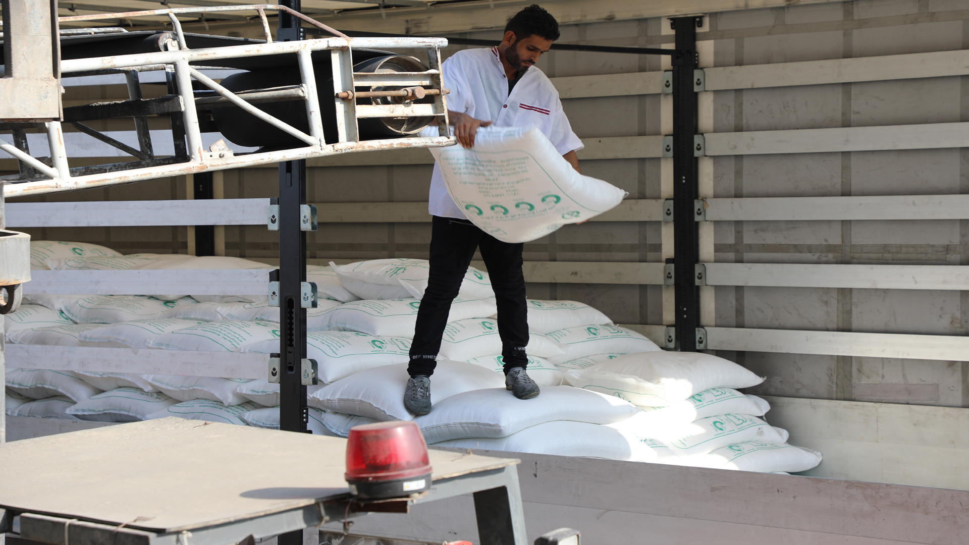 رکورد شکنی بارگیری 1000 تن شکر در روز به روایت فیلم