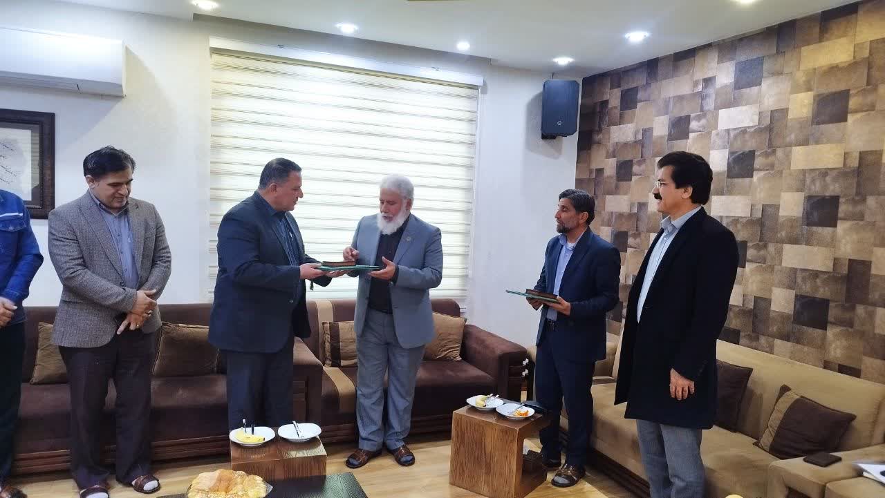 مراسم تودیع و معارفه اعضای هیئت مدیره کشت و صنعت دعبل خزاعی مراسم تودیع و معارفه اعضای هیئت مدیره کشت و صنعت دعبل خزاعی