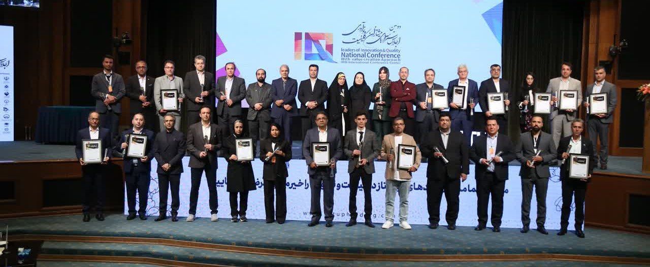 “تقدیر از مدیرعامل دعبل خزاعی در اجلاس ملی پیشتازان کیفیت و نوآوری”