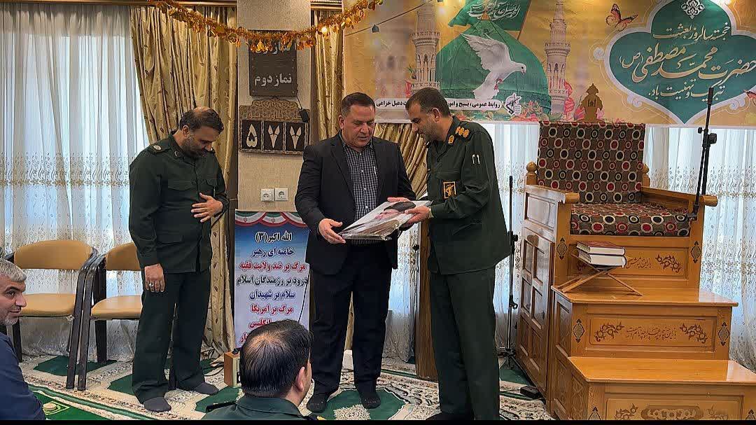 تجلیل از مهندس سیدمحمدرضا علمالهدائی به پاس حمایتهای همهجانبه،تأکید برنقش بسیج درحفظ ارزشهای انقلاب اسلامی تجلیل از مهندس سیدمحمدرضا علمالهدائی به پاس حمایتهای همهجانبه،تأکید برنقش بسیج درحفظ ارزشهای انقلاب اسلامی