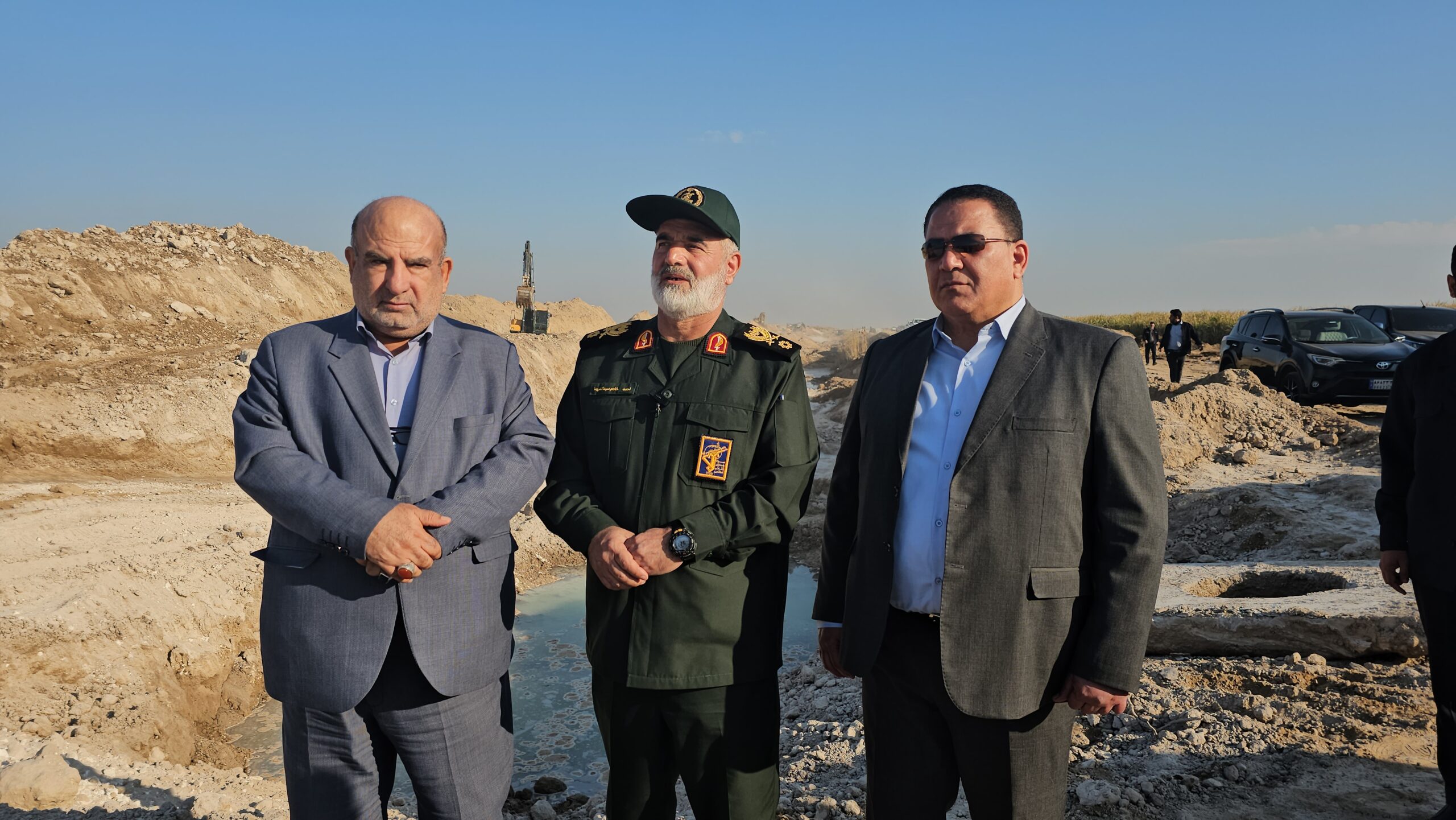 بازدید فرمانده محترم قرارگاه کربلا ، سردار خادم سیدالشهدا از پروژه عملیات لولهٔ جمع کنندهٔ زهکش KDR20 در کشت و صنعت دعبل خزاعی به روایت فیلم بازدید فرمانده محترم قرارگاه کربلا ، سردار خادم سیدالشهدا از پروژه عملیات لولهٔ جمع کنندهٔ زهکش KDR20 در کشت و صنعت دعبل خزاعی به روایت فیلم