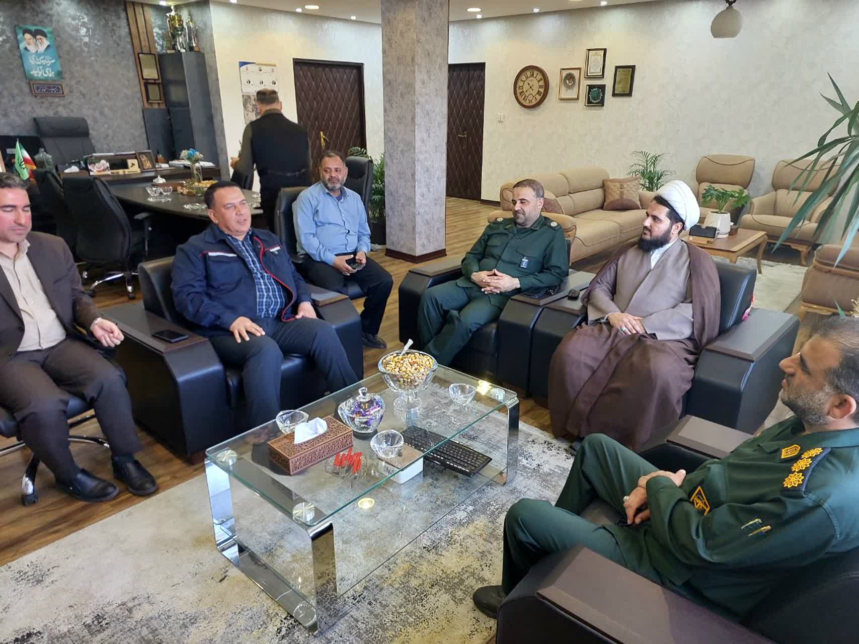 دیدار صمیمی فرماندهان سپاه و بسیج کارگری شهرستان کارون با مدیرعامل شرکت کشت و صنعت دعبل خزاعی؛ نقشآفرینی در تحقق شعار سال و تبریک اعیاد سعید فطر و سال نو دیدار صمیمی فرماندهان سپاه و بسیج کارگری شهرستان کارون با مدیرعامل شرکت کشت و صنعت دعبل خزاعی؛ نقشآفرینی در تحقق شعار سال و تبریک اعیاد سعید فطر و سال نو