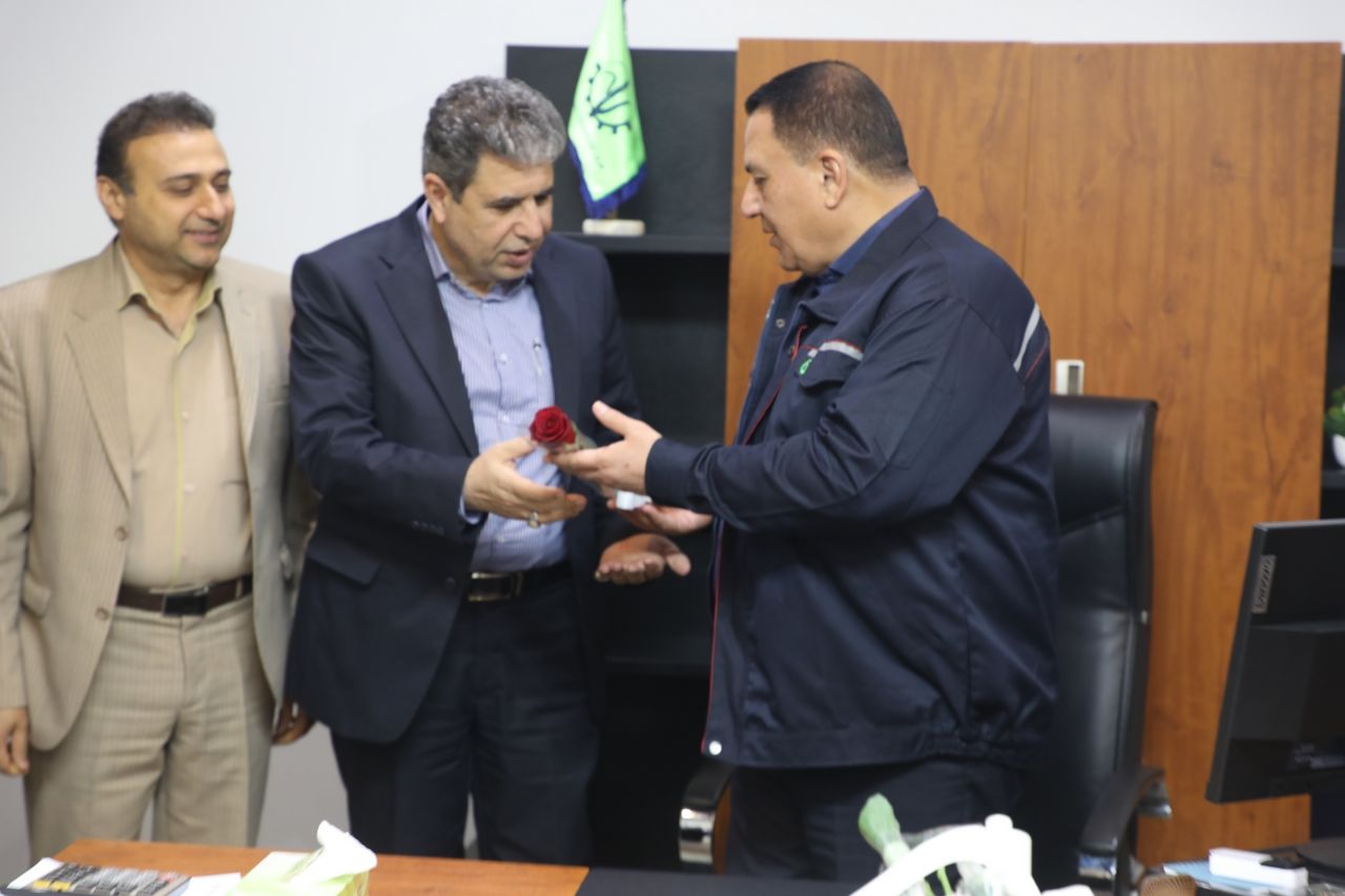 تجلیل از سنگربانان شفافیت مالی؛ بزرگداشت روز حسابدار در شرکت دعبل خزاعی