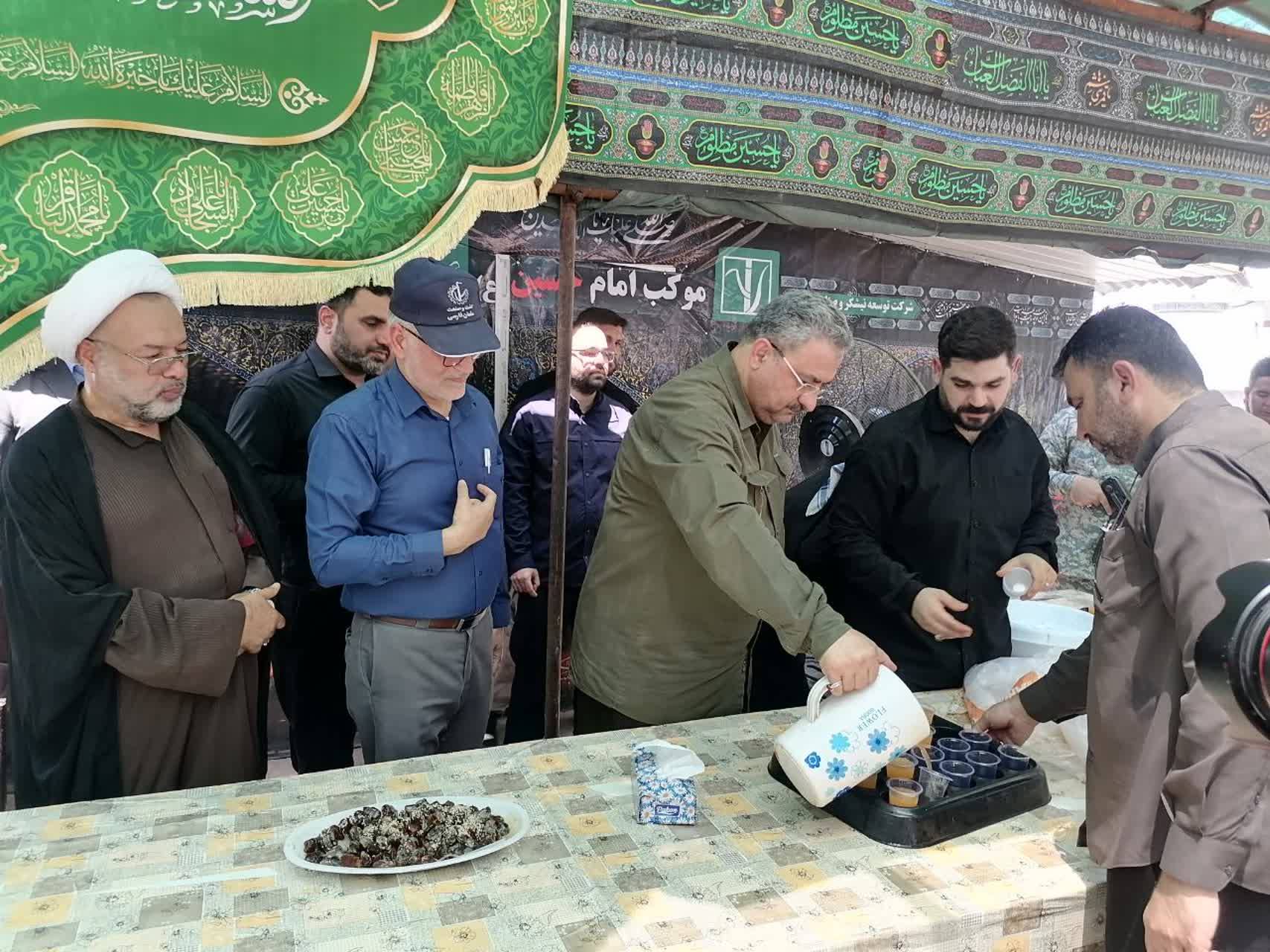 بزرگترین موکب نیشکر در مسیر اهواز-آبادان برپا شد / تأکید دکتر کاظمی بر ارائه خدمات شایسته به زائران اربعین